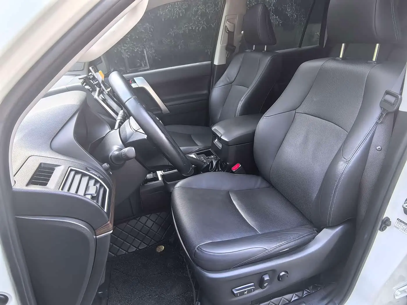 Toyota Prado 2019 — Photo 9/16