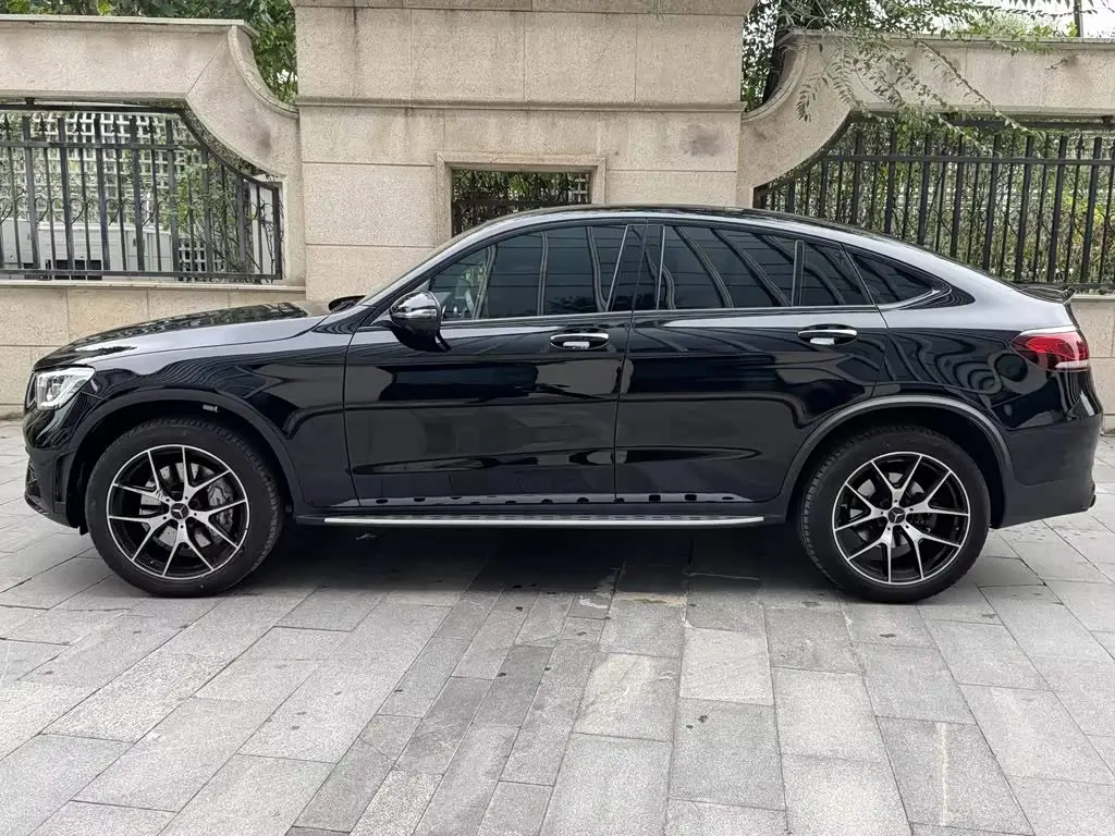 Mercedes-Benz GLC Coupe AMG 2022 — Photo 9/19