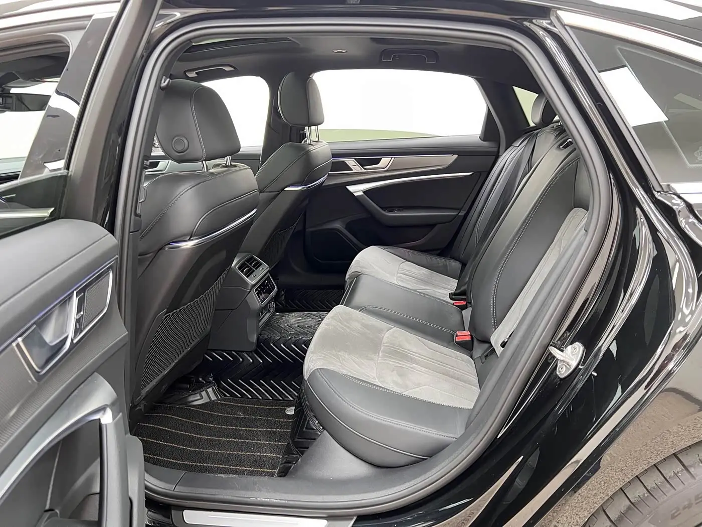 Audi A6L 2025 — Photo 8/20