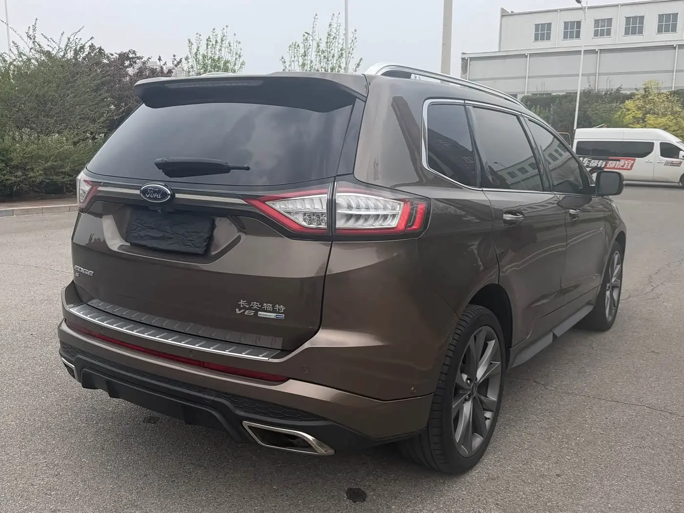 Ford Edge 2018 — ფოტო 17/17