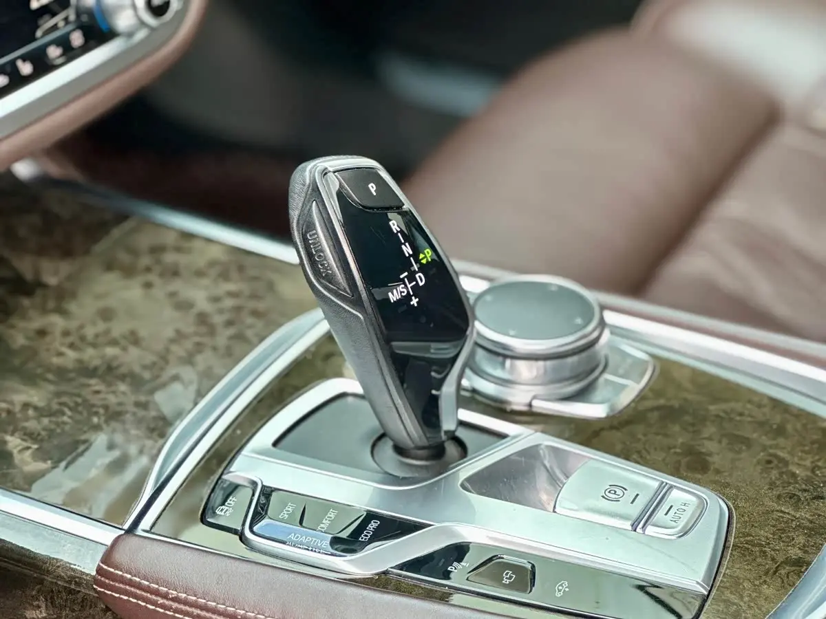BMW 7 Series 2017 — Фото 14/17