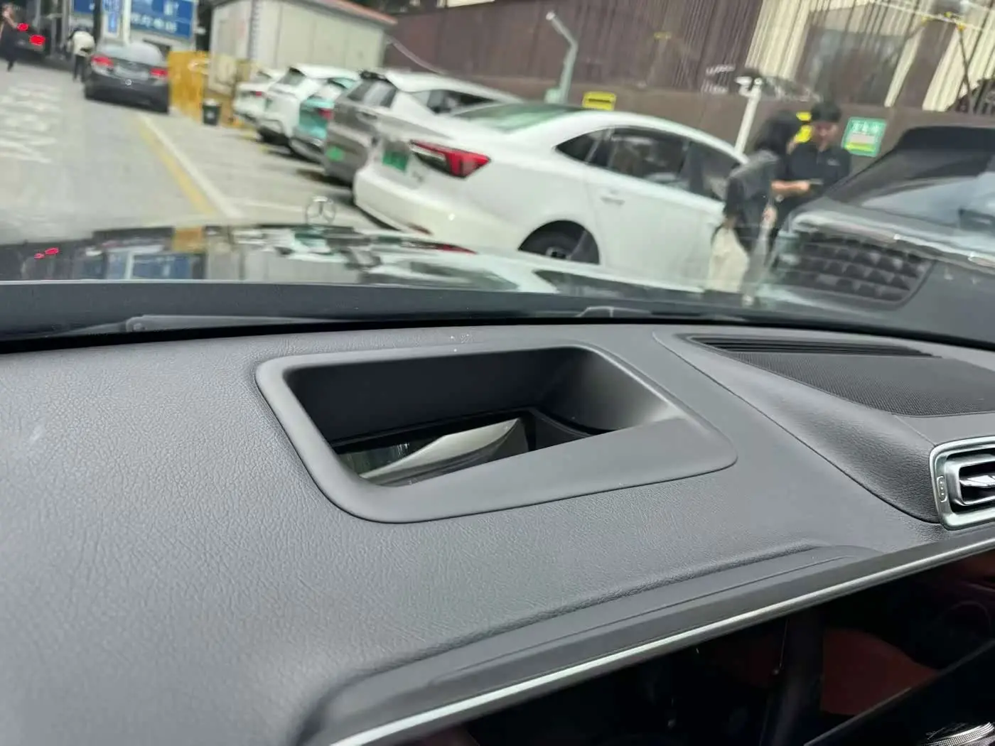 Mercedes-Benz S-Class 2022 — Photo 8/8