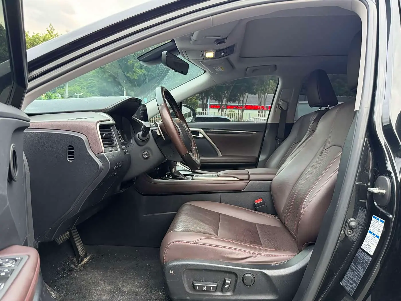 Lexus RX 2022 — Şəkil 8/16