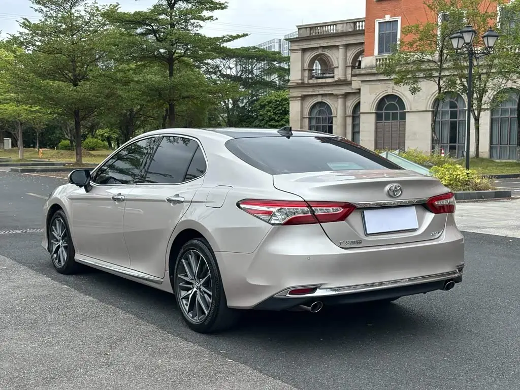 Toyota Camry 2023 — Photo 16/20