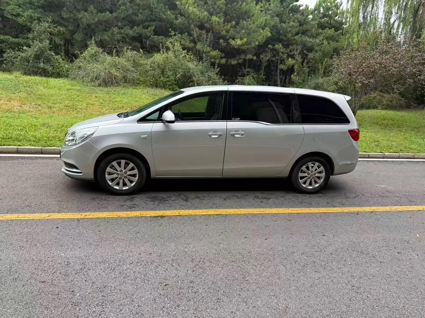 Buick GL8 2019 — Photo 3/15