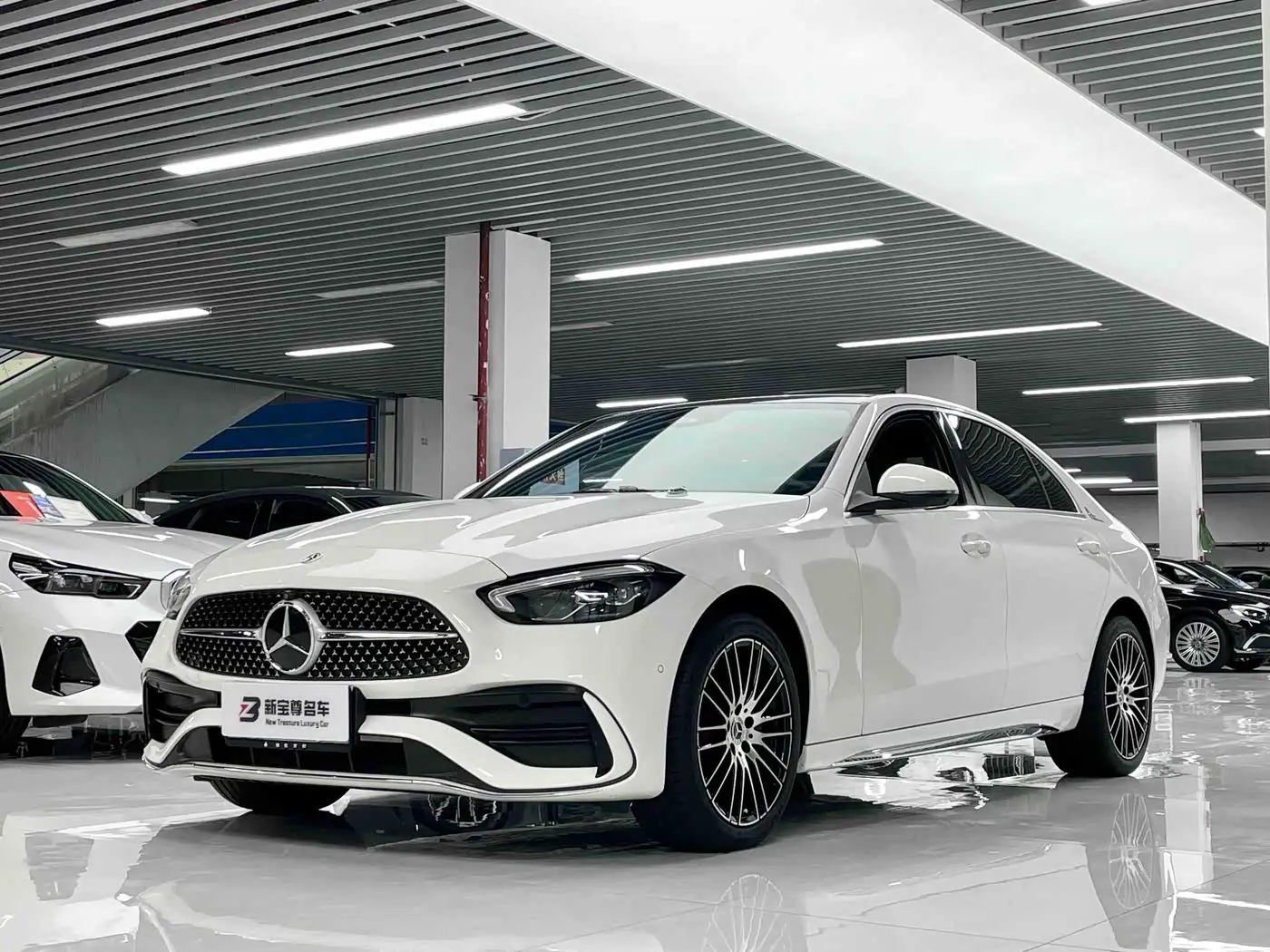 Mercedes-Benz C-Class 2025 — Photo 1/19