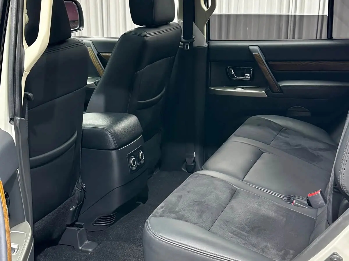 Mitsubishi Pajero 2018 — Фото 18/20