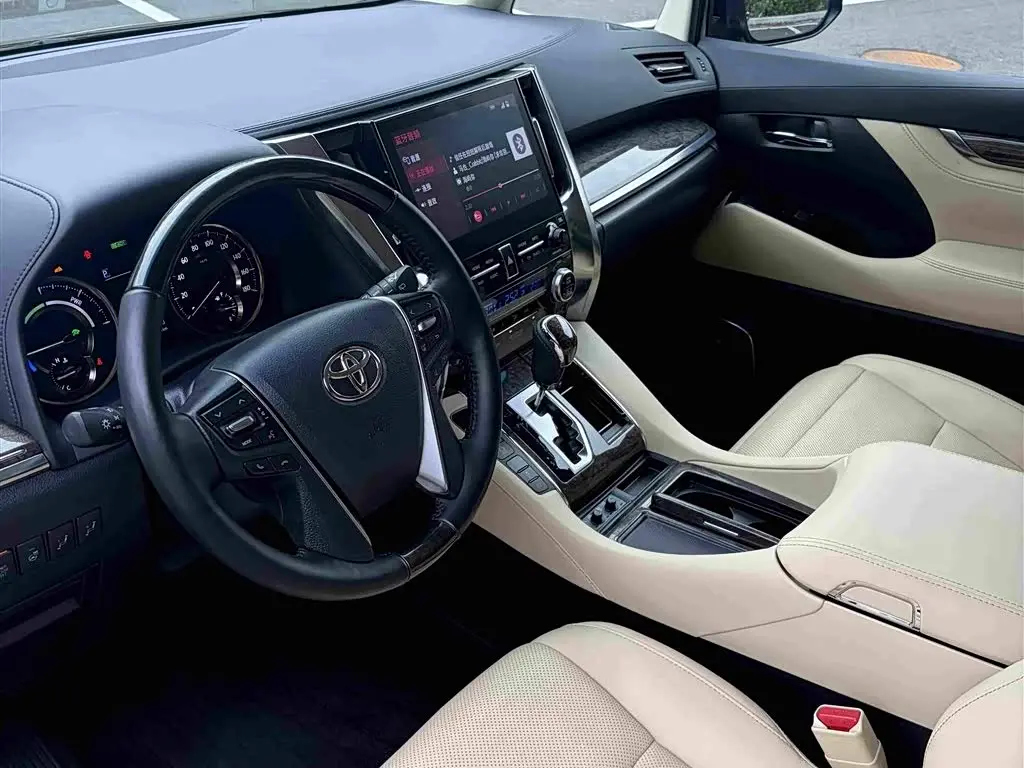 Toyota Vellfire 2021 — Фото 14/19