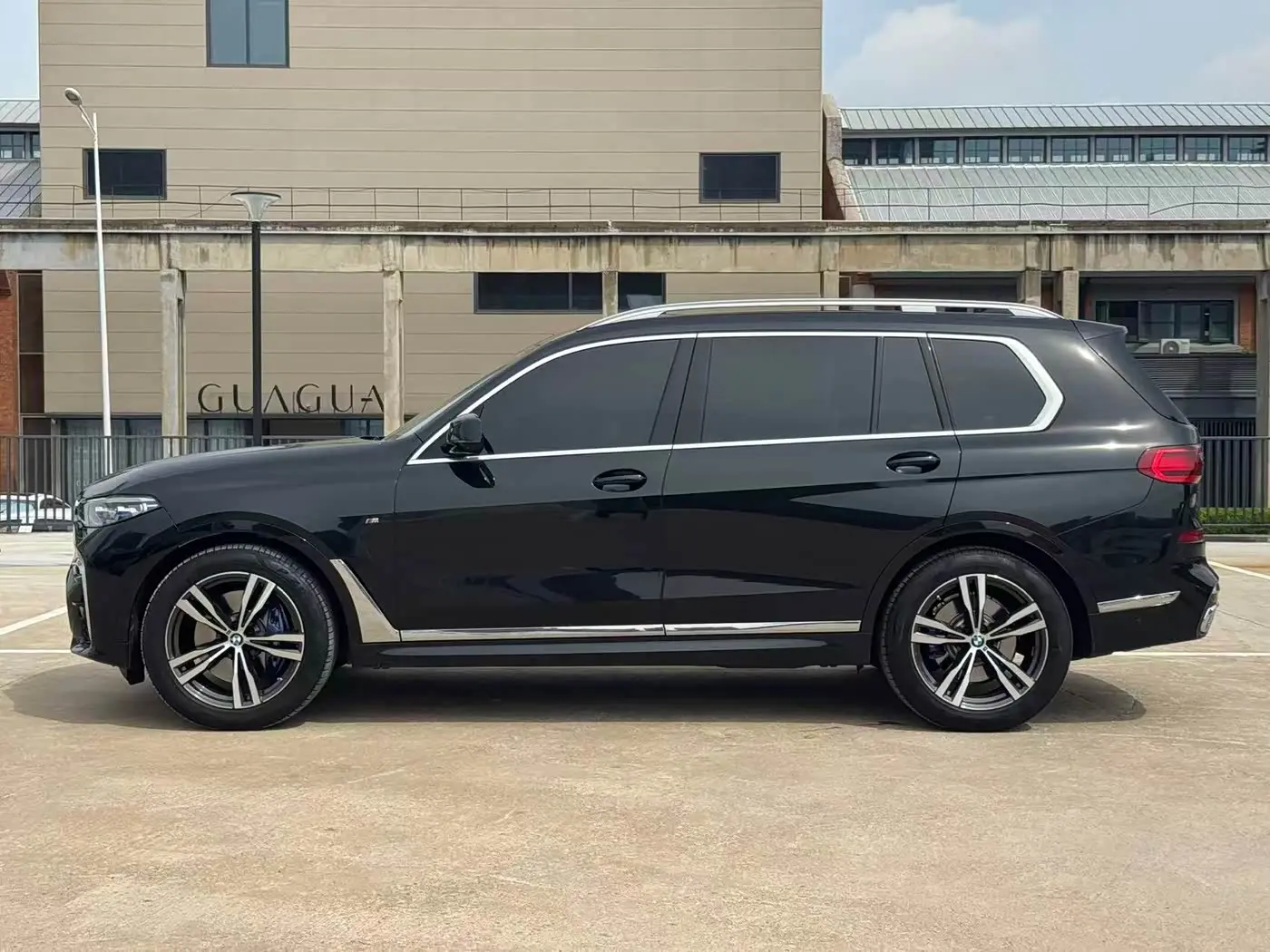 BMW X7 2022 — Фото 3/20