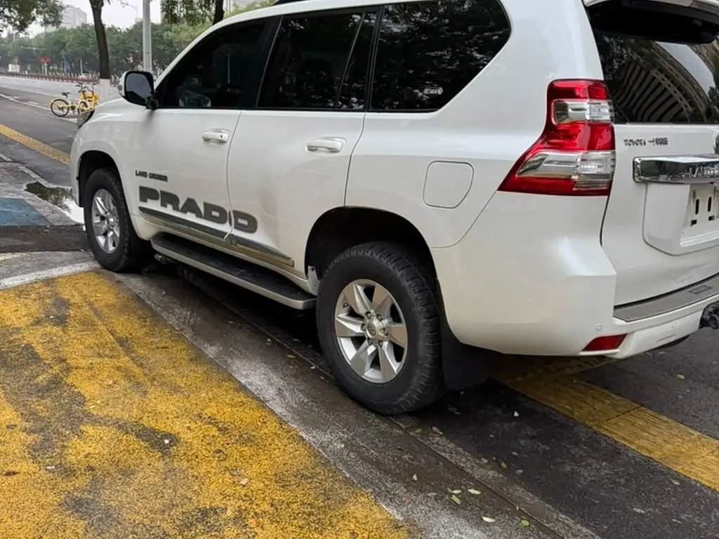 Toyota Prado 2016 — Photo 6/9
