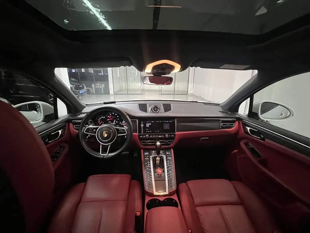 Porsche Macan 2021 — Photo 6/9