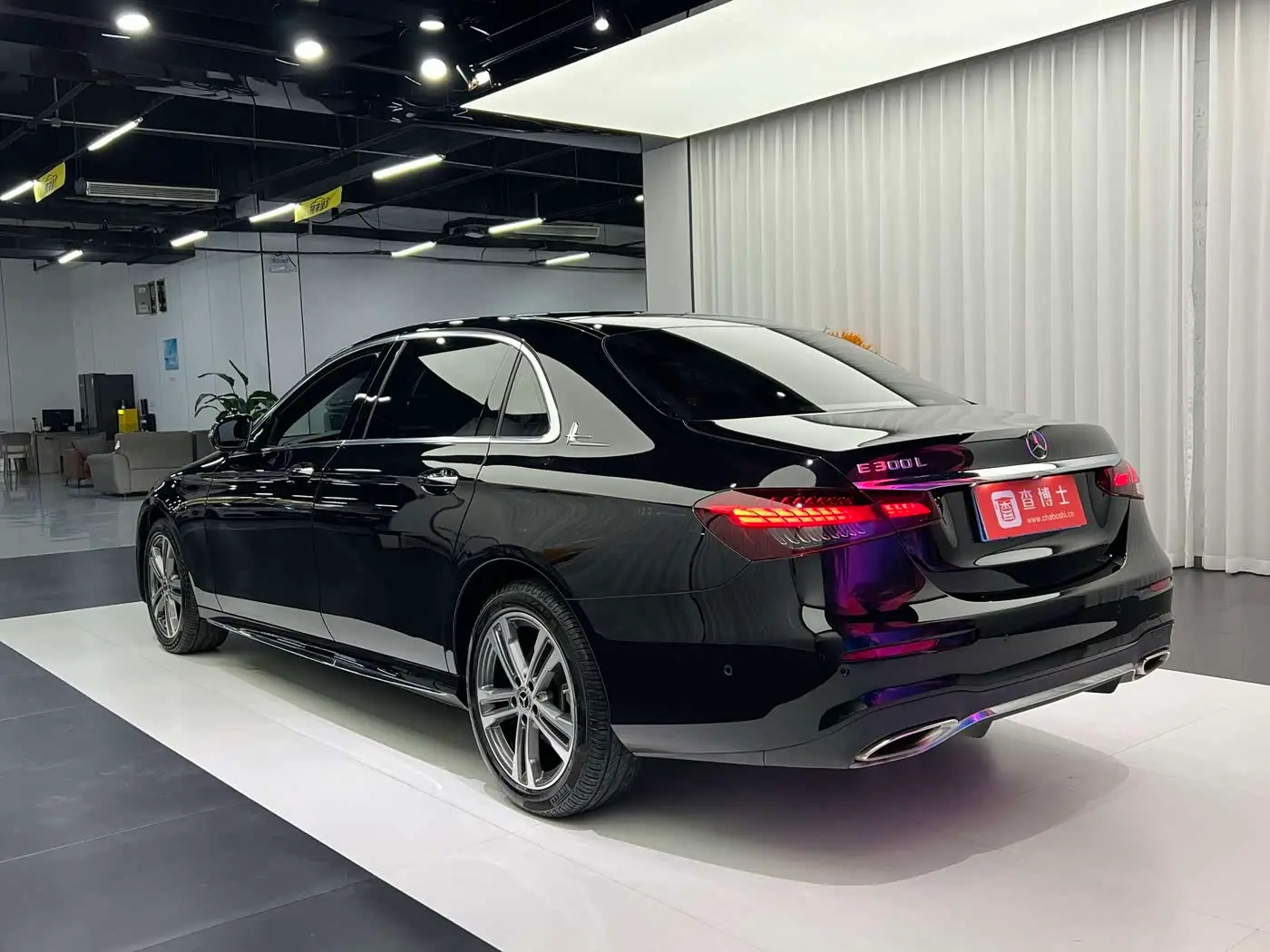 Mercedes-Benz E-Class 2022 — Photo 11/12