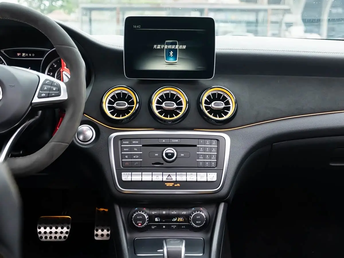 Mercedes-Benz CLA AMG 2018 — Фото 7/9
