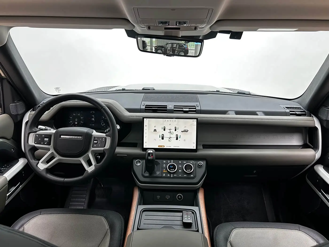 Land Rover Defender 2022 — Photo 14/20
