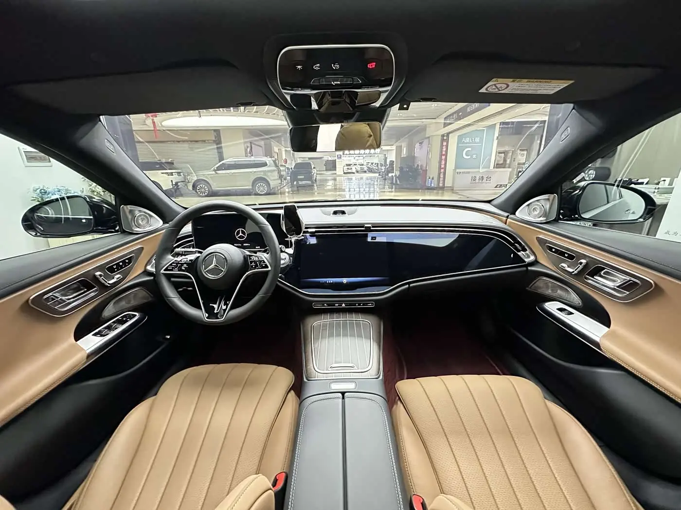 Mercedes-Benz E-Class 2025 — Photo 9/20