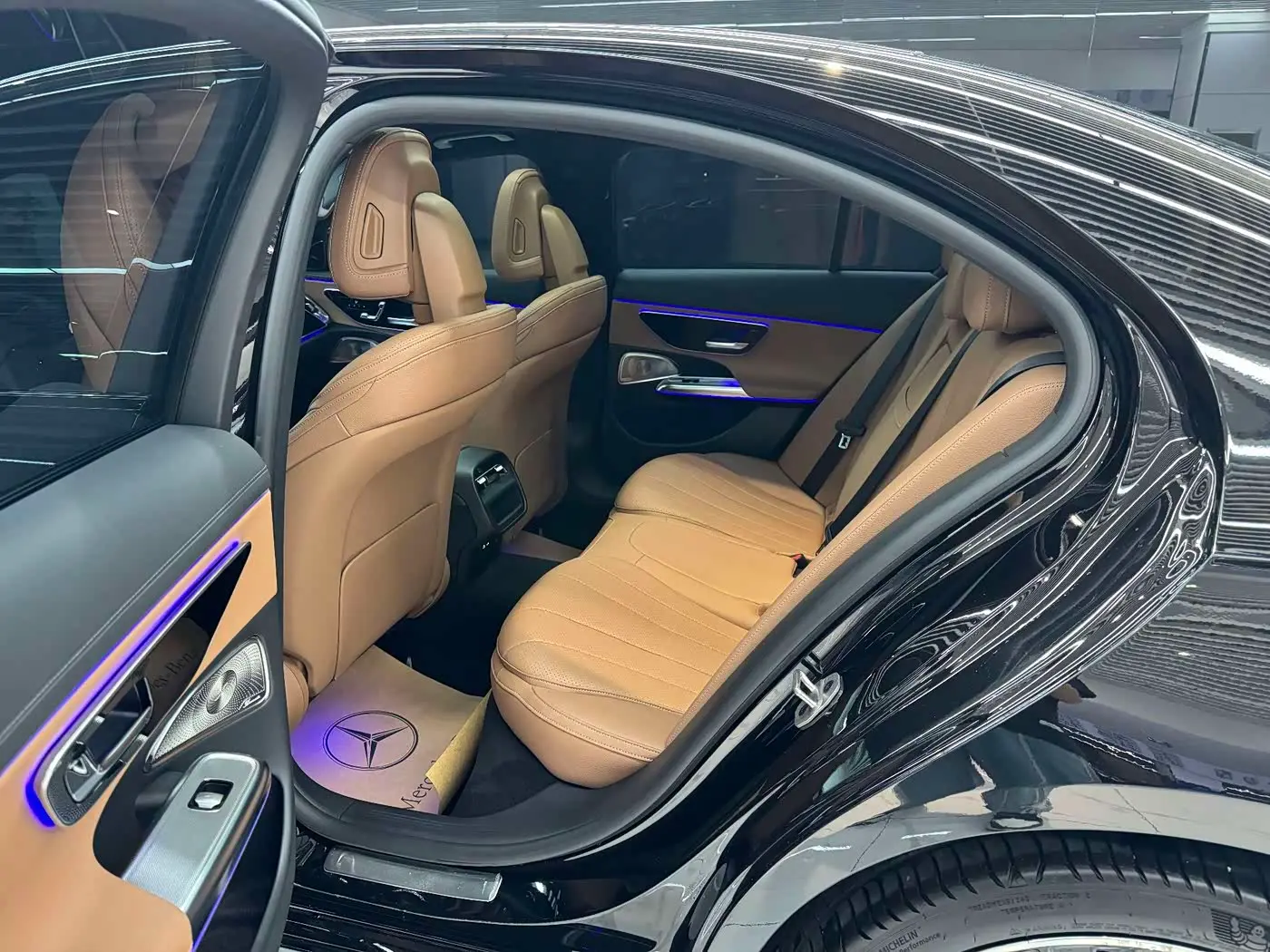 Mercedes-Benz E-Class 2024 — Photo 12/16