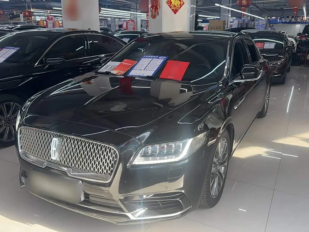 Lincoln Continental 2017 — Фото 1/16