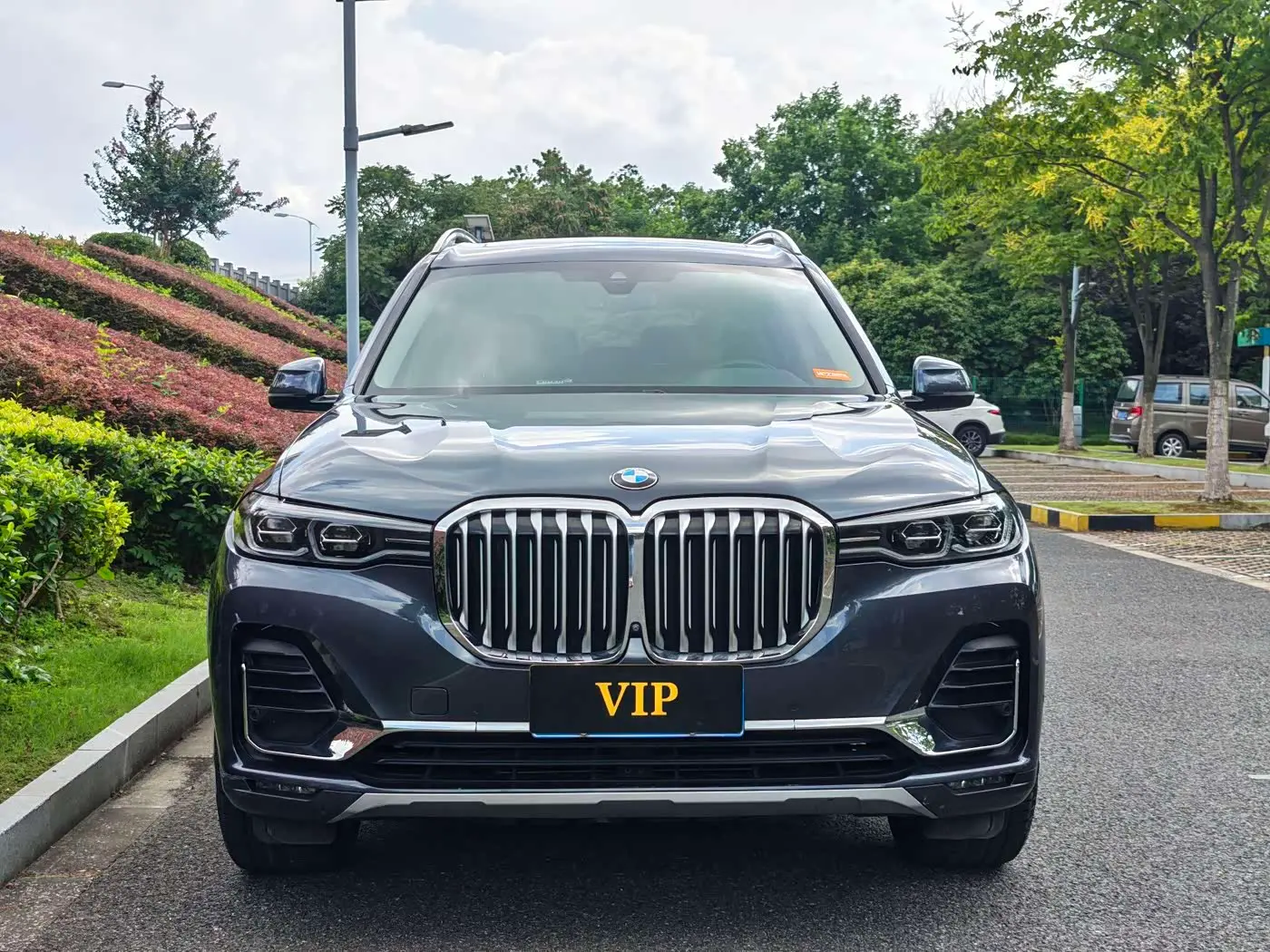 BMW X7 2019 — Photo 2/18