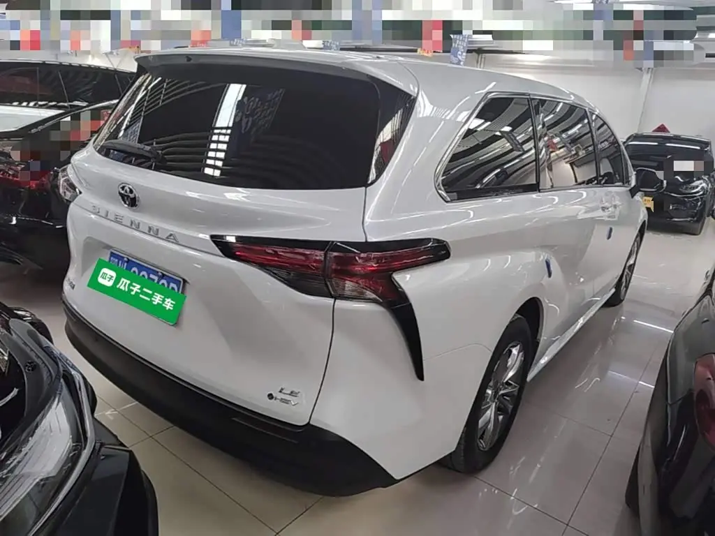 Toyota Sienna 2024 — ფოტო 6/19