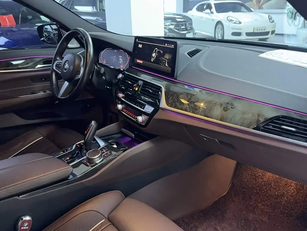 BMW 6 Series GT 2023 — Photo 13/15