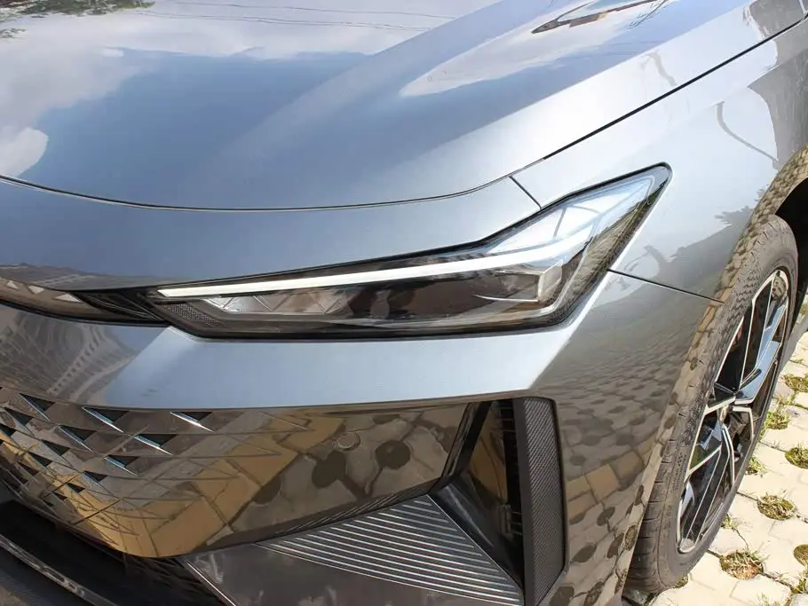 Changan UNI-V iDD 2025 — Şəkil 17/19