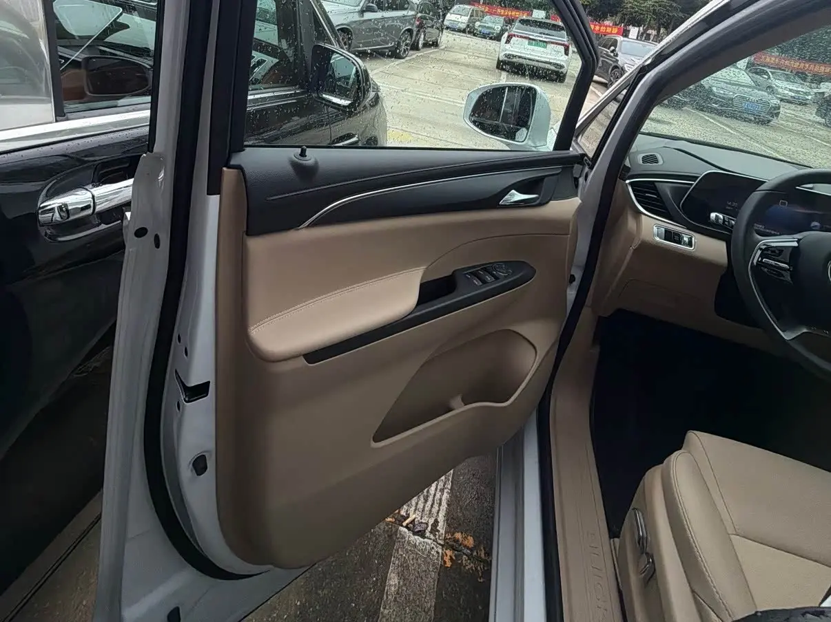 Buick GL8 2026 — Photo 8/15