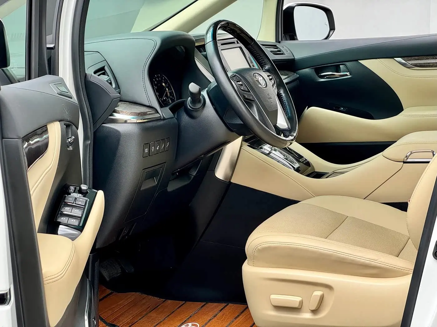 Toyota Alphard 2020 — Photo 4/17