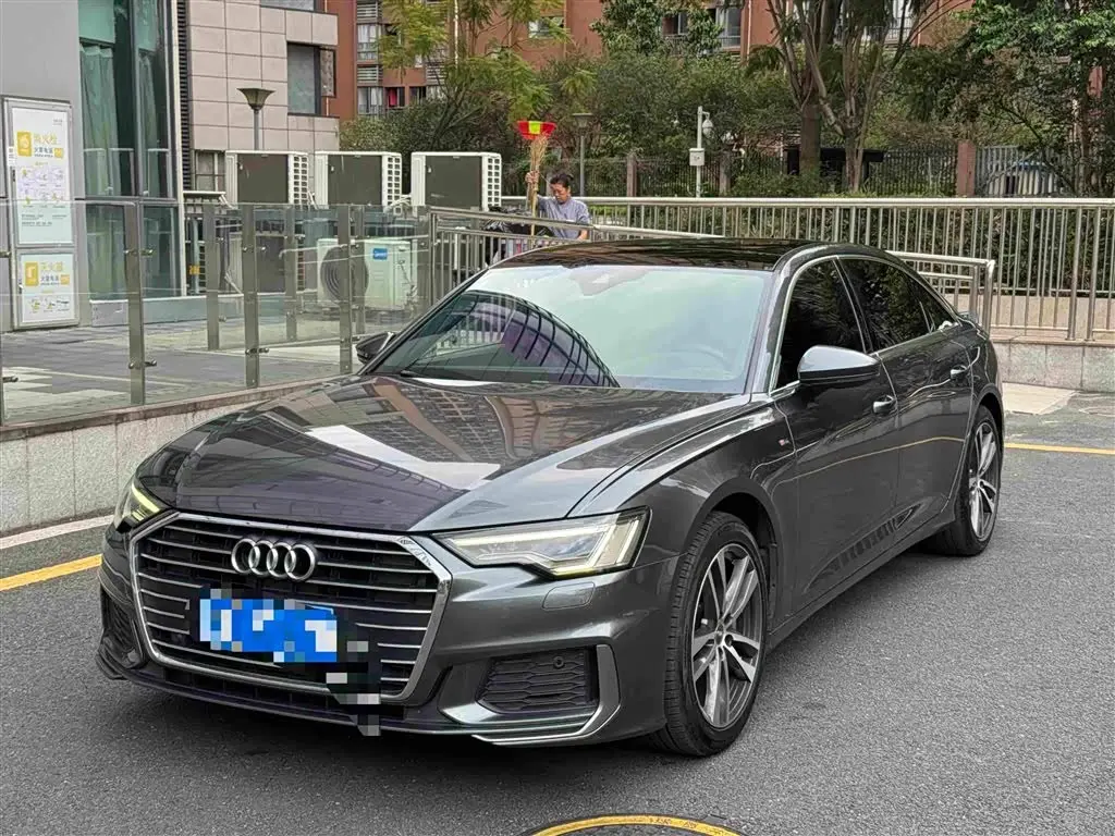 Audi A6L 2019 — Photo 1/10