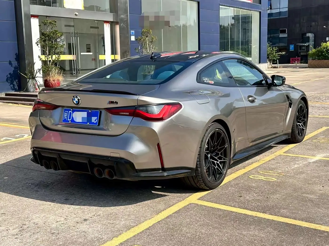 BMW M4 2022 — ფოტო 6/9