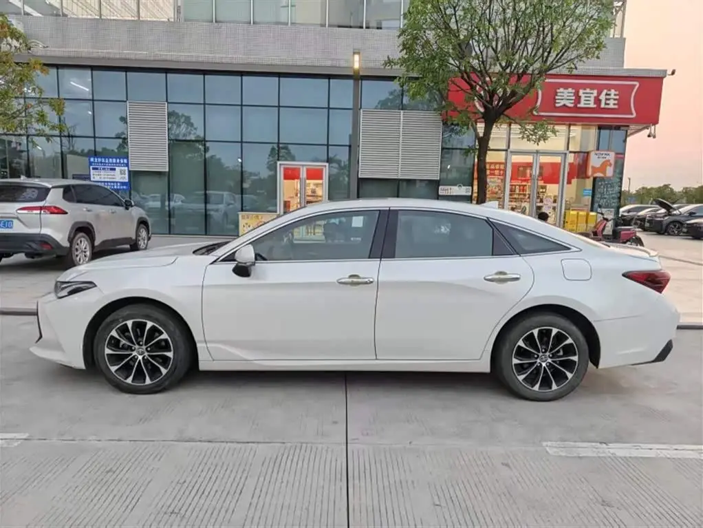 Toyota Avalon 2023 — Photo 3/9