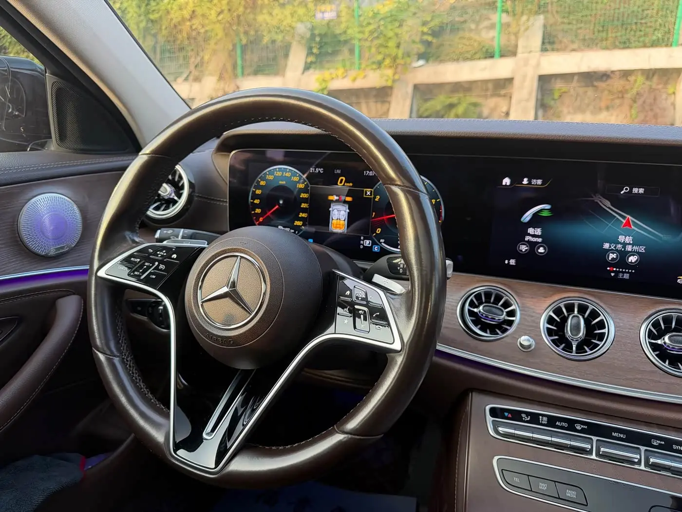 Mercedes-Benz E-Class 2021 — Photo 12/17