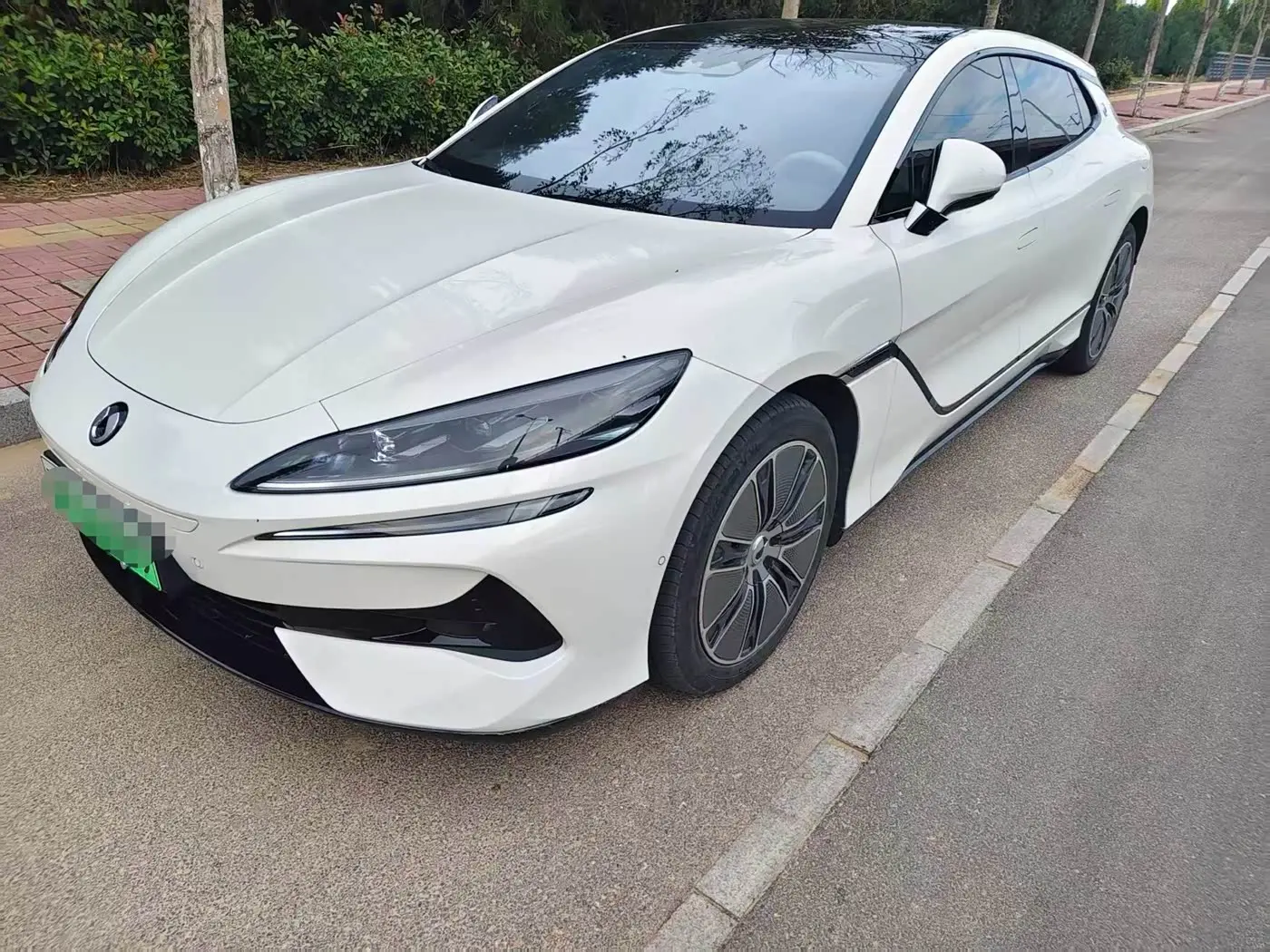 Denza Z9GT 2024 — Photo 1/9