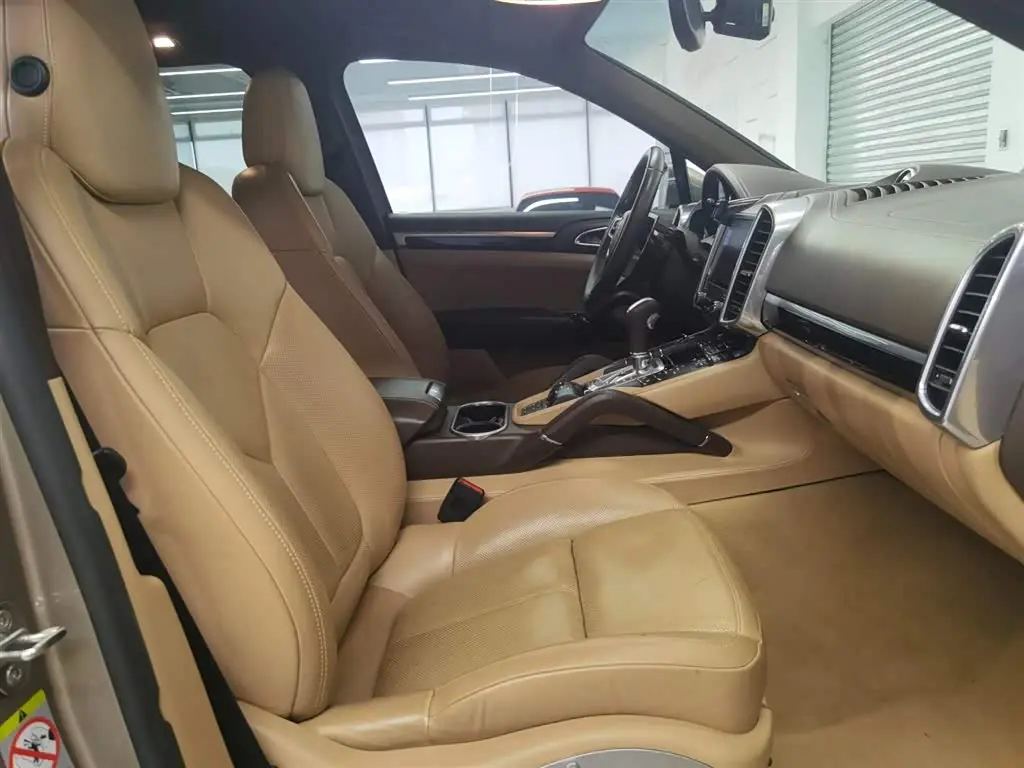 Porsche Cayenne 2018 — Photo 18/19
