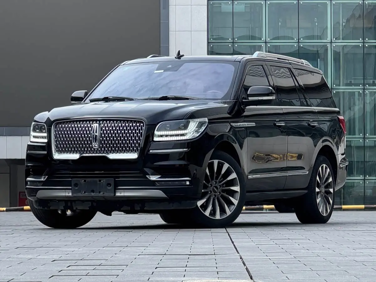 Lincoln Navigator 2020 — Photo 1/20