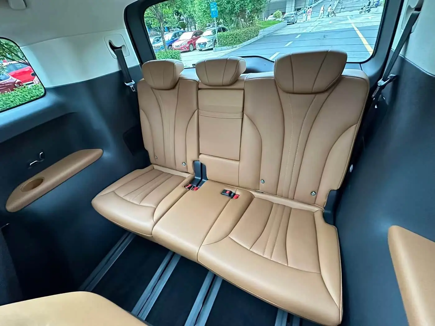 Hongqi HQ9 PHEV 2024 — Photo 15/16