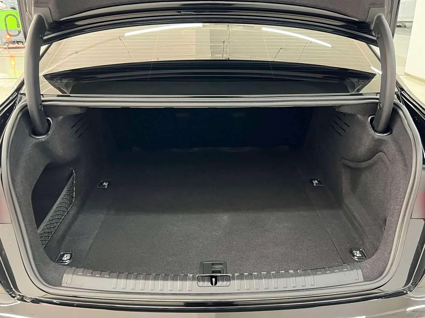 Audi A6L 2025 — Photo 17/18