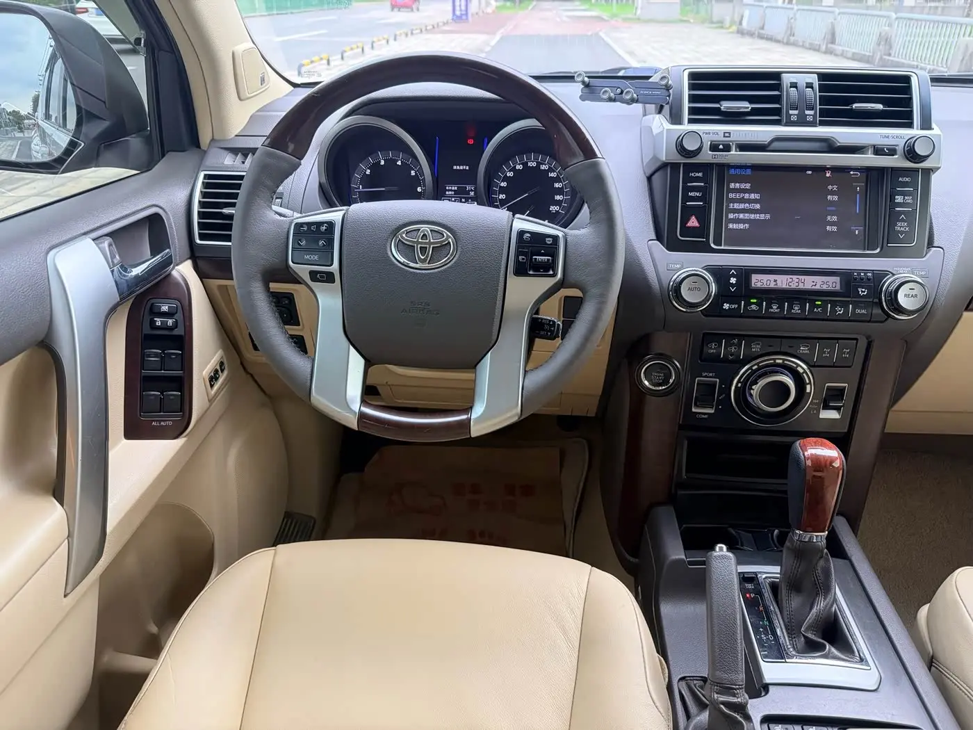 Toyota Prado 2016 — Photo 13/20