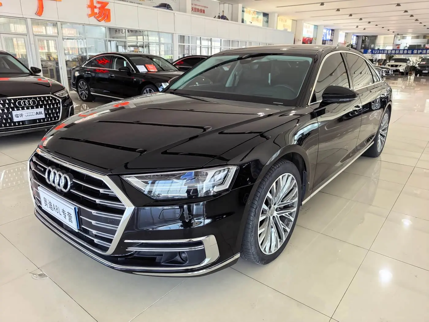 Audi A8 2019 — Фото 1/9