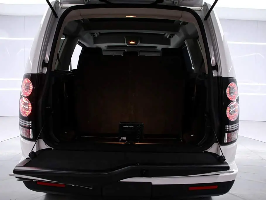 Land Rover Discovery 2016 — Фото 17/19