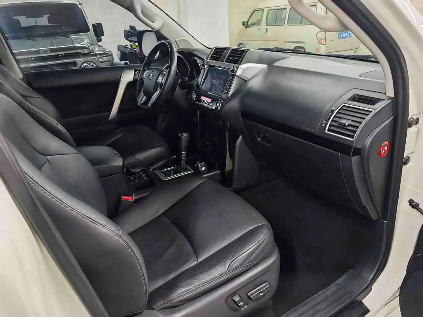 Toyota Prado 2017 — Photo 7/10