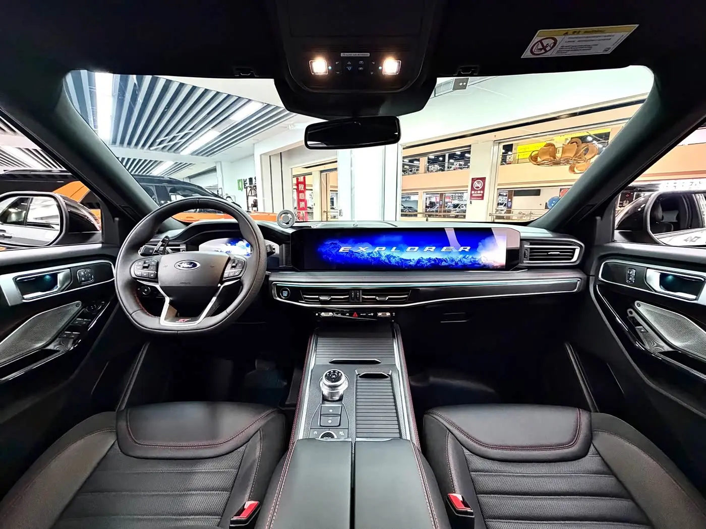 Ford Explorer 2023 — Photo 8/16