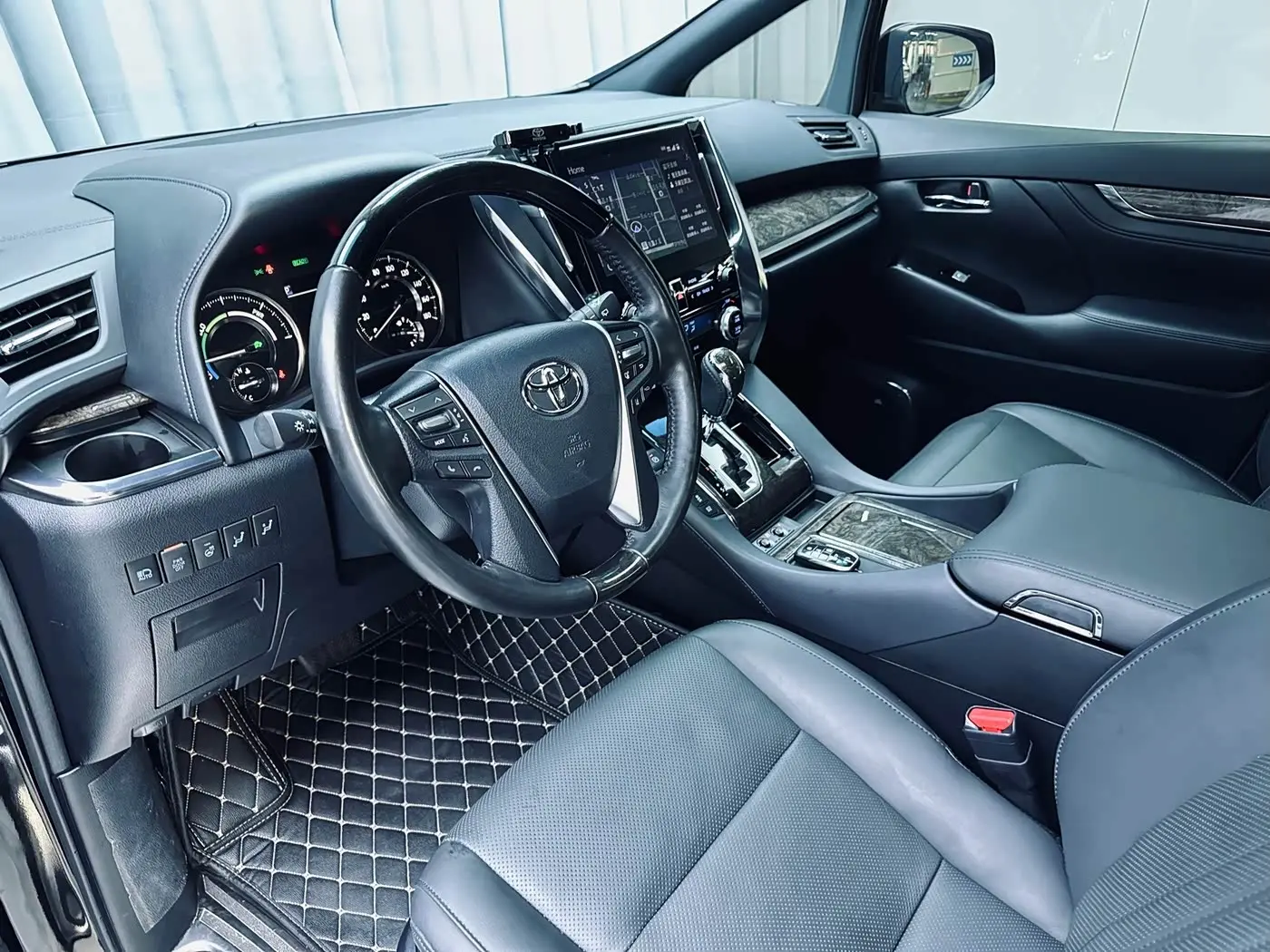 Toyota Alphard 2020 — Photo 8/20