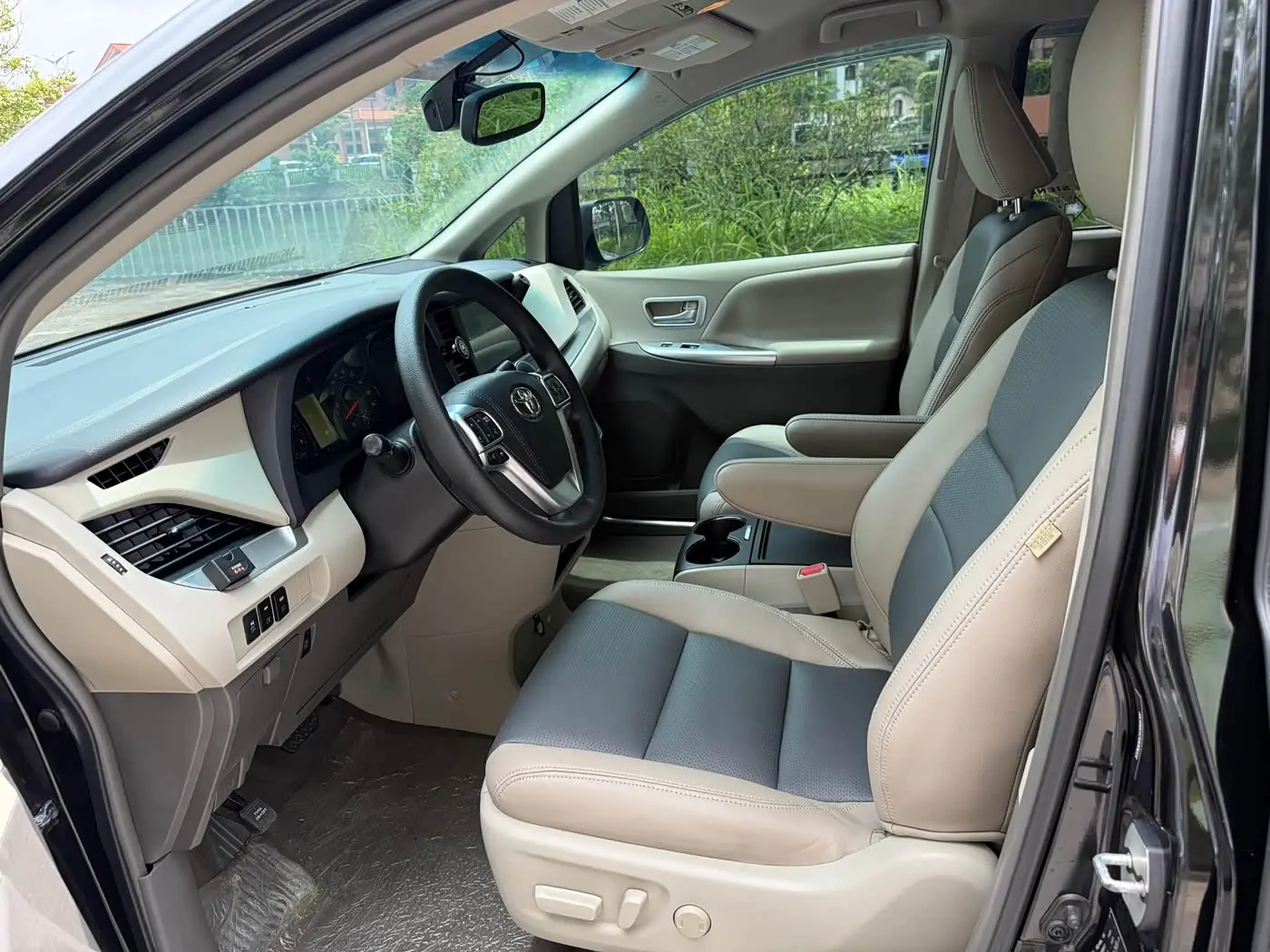 Toyota Sienna 2018 — Photo 4/11