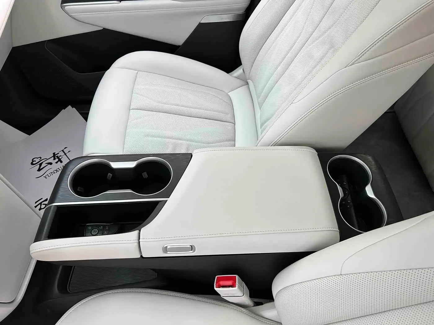 Buick GL8 New Energy 2025 — Photo 13/20