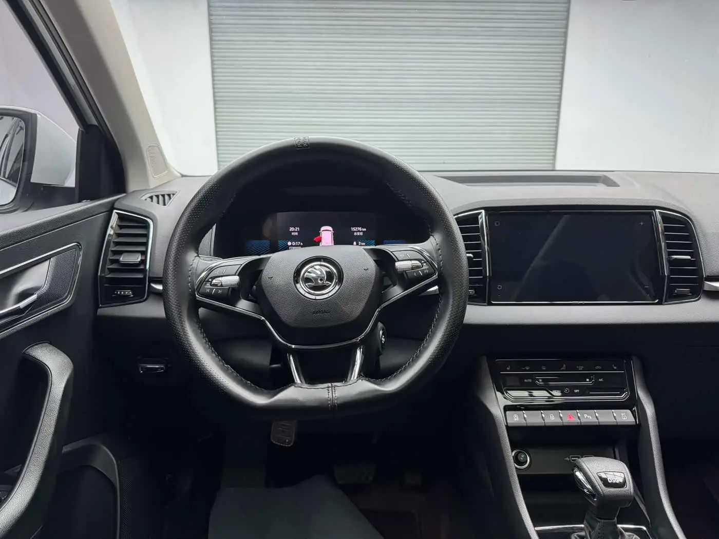 Škoda Karoq 2023 — Фото 14/20
