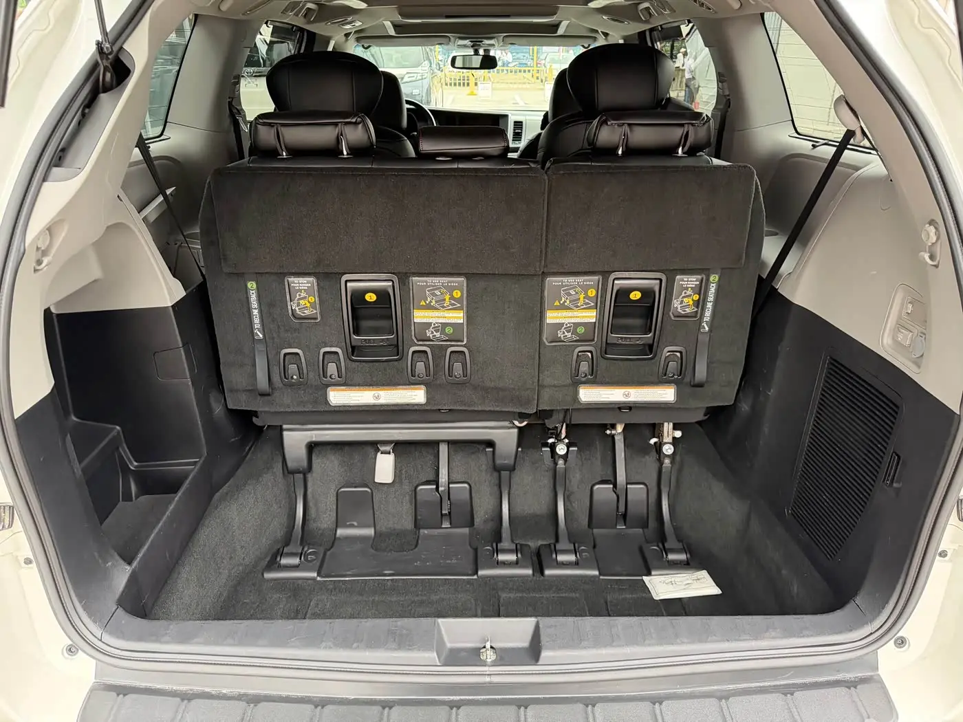 Toyota Sienna 2016 — Photo 13/15