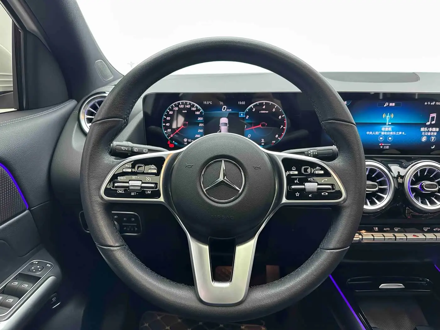 Mercedes-Benz GLA 2022 — Şəkil 17/18