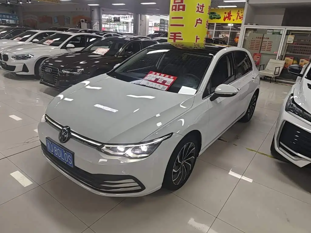 Volkswagen Golf, 2023