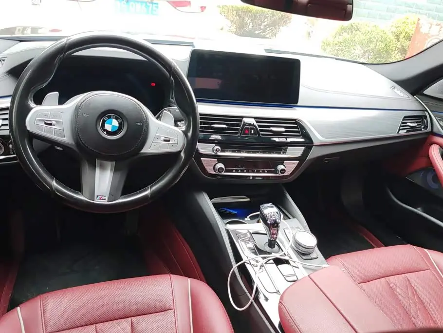 BMW 5 Series 2023 — Photo 12/16