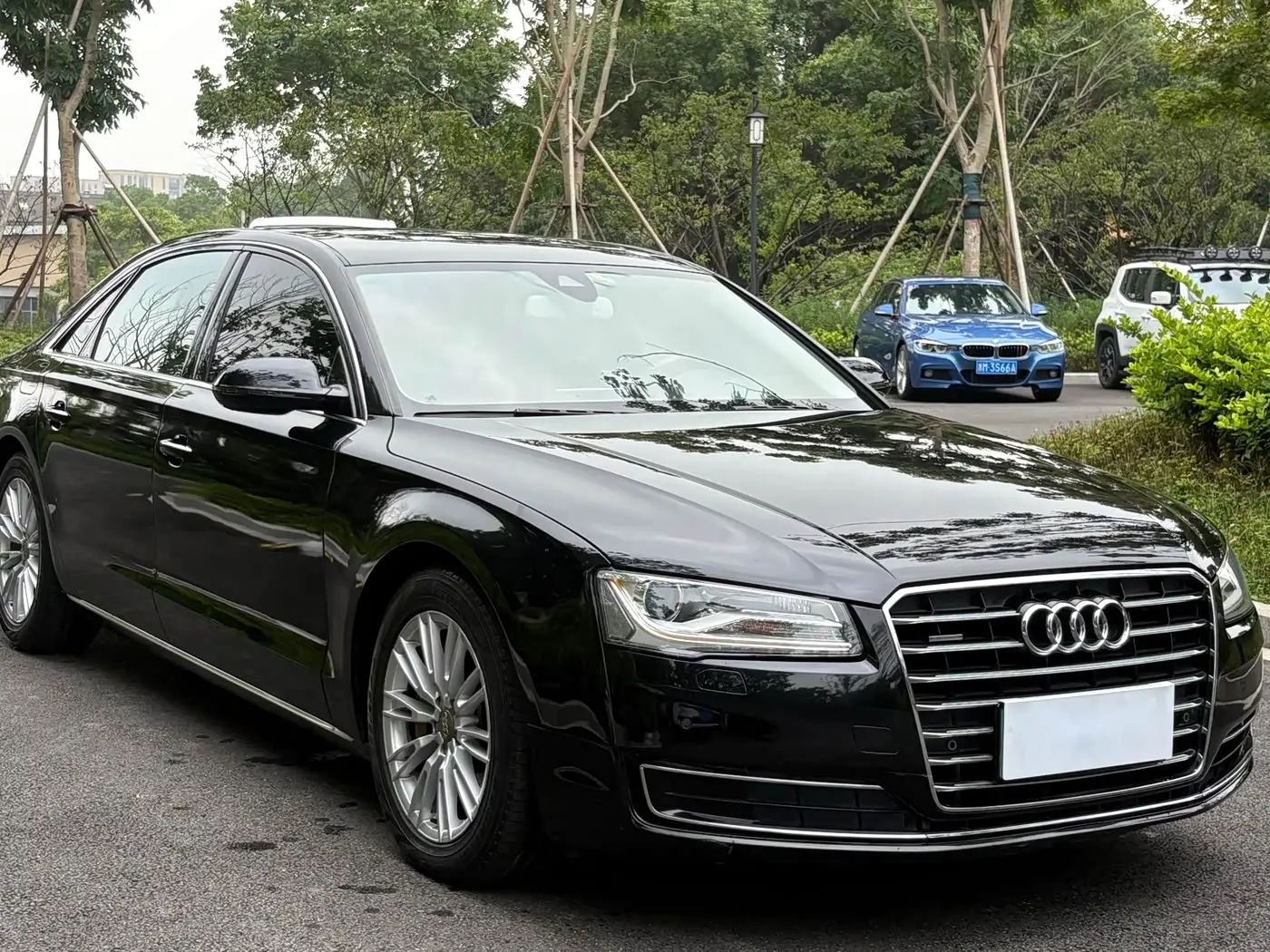 Audi A8 2014 — Фото 3/14